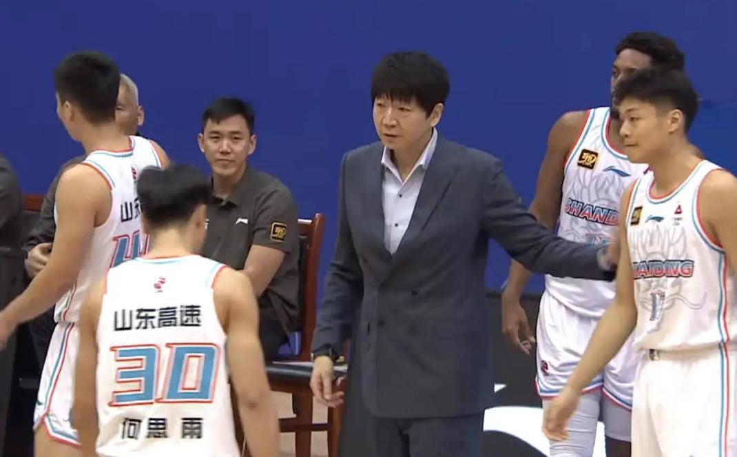 山东男篮确定第二名外援，1米86后卫确定加盟，上赛季场均16+4+5